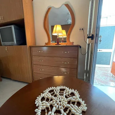 Restaurant Bujtina Portokallja Guest house Fier