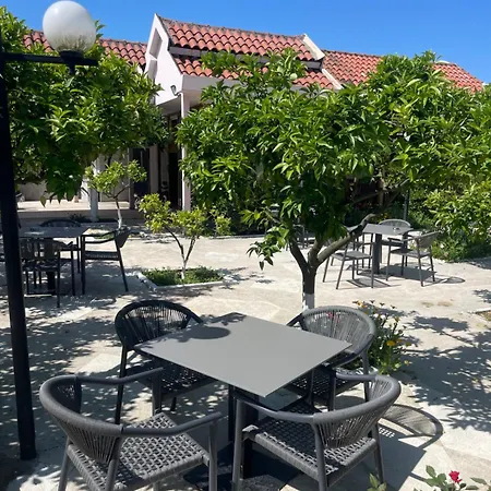 Restaurant Bujtina Portokallja * Fier